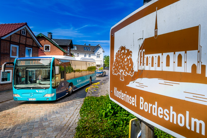 Umlandbusse fahren durch Bordesholm. Umlandbusse am 16.06.2021 in Bordesholm, , , Photo: Michael Slogsnat, Bordesholm.
